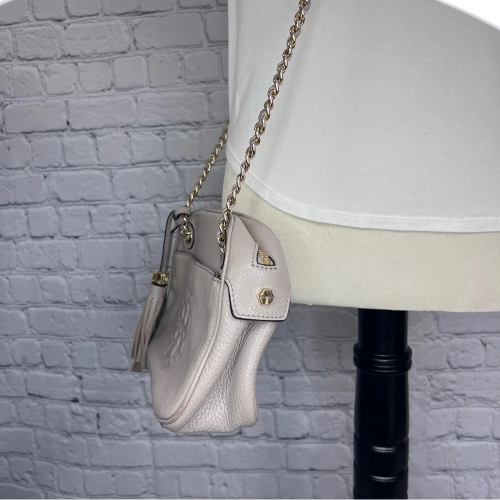 Tory Burch Pebbled Leather Shoulder Bag in Light Gray with Gold Hardware - Picture 6 of 15
